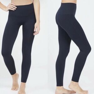 Spanx Women's High Waist Seamless Leggings Navy Blue Size M Textured Ribbed NWOT